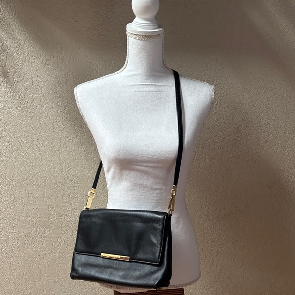 Michael Kors Black Gold Lana Medium Shoulder Bag - Picture 1 of 7